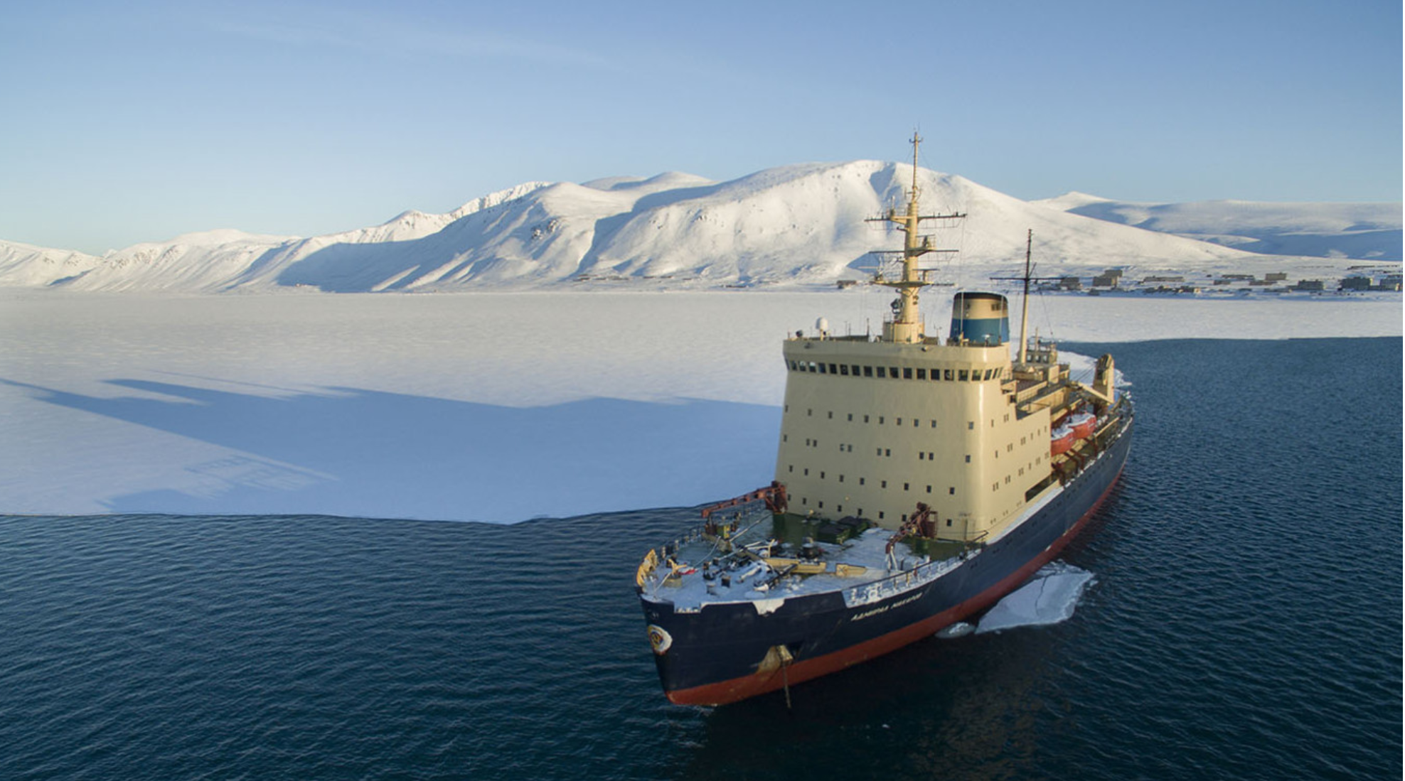 얼음 위의 전략 전환 — 러시아 북극항로 2025년 성적표